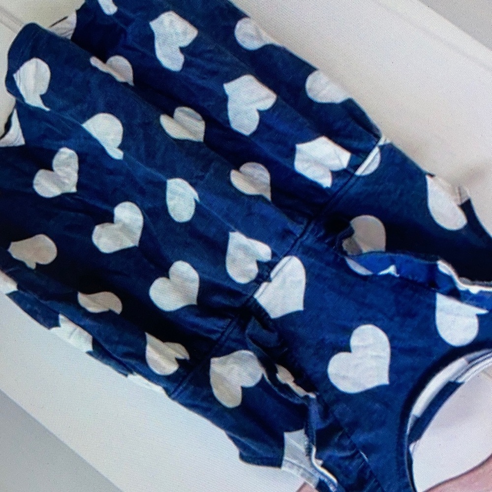 Good condition heart kids ruffle collar blouse